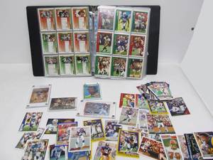 lot 123 image: Lot of Assorted Football Cards
