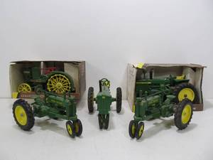 lot 12 image: 5 Diecast Metal JOHN DEERE Tractors