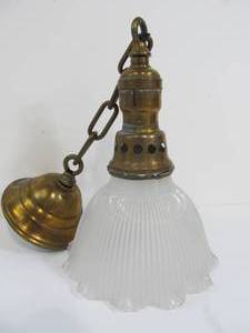 lot 184 image: Nice Old Vintage Brass Hanging Lamp