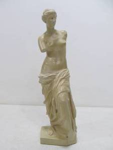 lot 28 image: Vintage Musee De Louvre Venus De Milo Sculpture