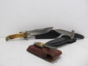 lot 38 image: Nice Group of 3 Fixed Blade Knives