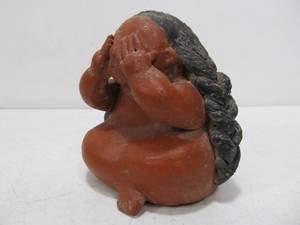 lot 40 image: Vintage Native American Style Clay Sculpture