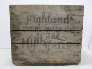lot 133 image: Old Vintage Saint Paul HIGHLAND Mineral Water Wooden Advertising Crate
