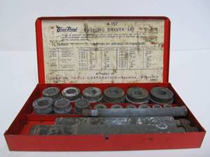 lot 147 image: Vintage SNAP ON Blue Point Bushing Driver Set wOrig Case