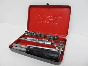 lot 148 image: Vintage SNAP ON Sockets & Wrenches wCase