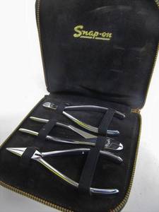 lot 149 image: Nice SNAP ON 3-Piece Tool Set wCase