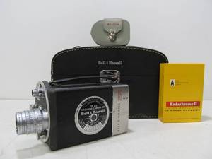 lot 170 image: Excellent Condition BELL & HOWELL 16mm Magazine Camera wCase