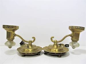 lot 230 image: Matching Pair of Vintage Brass Lamps