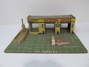 lot 262 image: Vintage Keystone Garage Toy Gas Station 