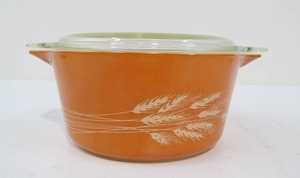 lot 284 image: Vintage PYREX Autumn Harvest BakingCasserole Dish wLid