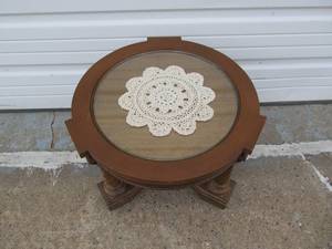 lot 327 image: Vintage Twist Spiral Leg Wooden Lamp Table