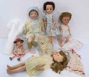 lot 335 image: Group of Old Vintage Dolls