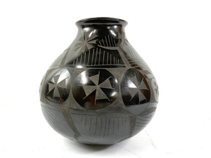 lot 251 image: Large Native American Black On Black Art Pottery Vase