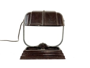 lot 267 image: Vintage 1940s Bakelite Desk Lamp