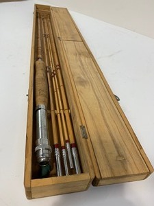 lot 274 image: Complete Vintage Bamboo Fly Fishing Set wOriginal Wood Case