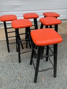 lot 79 image: Set of 6 Mid Century 1960s Bar Stools - Great MCM Orange Seats