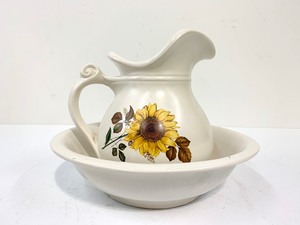 lot 330 image: Vintage McCoy Sunflower Pitcher & Bowl Set
