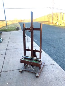 lot 5 image: Quality Professional Electric Artists Easel wHydraulic Lift