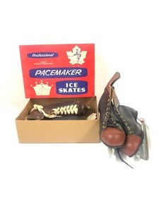 lot 270 image: 2 Pair of Vintage Ice Hockey Skates - 1 wOrig Box