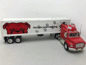lot 27 image: Red Dog Beer Collectable Miniature Semi-Truck