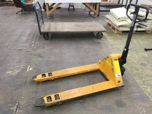 lot 12 image: CFA Pallet Jack