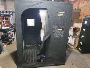 lot 1 image: Trophy Select Portable Fish House