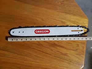 lot 30 image: New 16 Oregon Chainsaw Bar and Chain