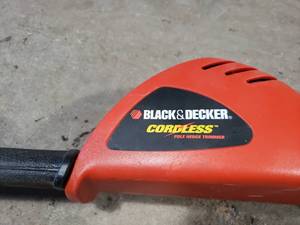 lot 34 image: Black and Decker 18 Hedge Trimmer