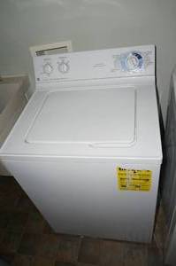 lot 17 image: GE Top Load Washer