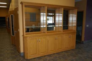 lot 51 image: Wood HutchDisplay Cabinet