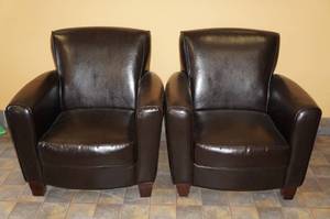 lot 21 image: 2 Lobby Chairs