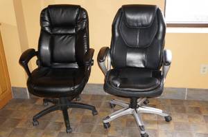 lot 25 image: 2 Office Chairs