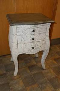 lot 30 image: Small Side Table