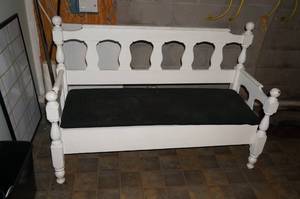 lot 33 image: Wood Bench