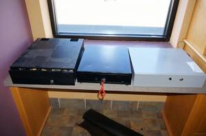 lot 60 image: 3 Cash Drawers