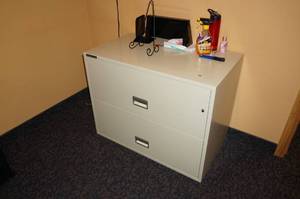 lot 79 image: 2 Drawer Horizontal File Cabinet