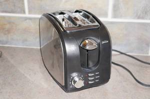 lot 82 image: 2 Slice Toaster