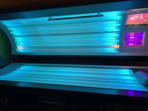 lot 1 image: Solaris 442 Tanning Bed