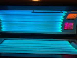 lot 2 image: Solaris 442 Tanning Bed