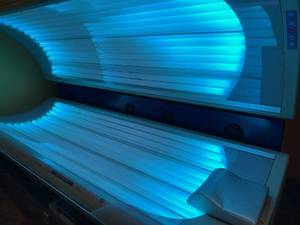 lot 4 image: SunStar 332 Tanning Bed