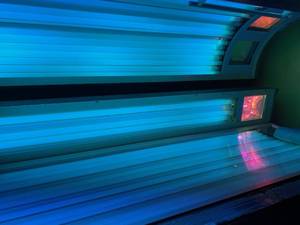 lot 5 image: StarPower 548 Tanning Bed
