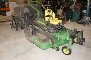 lot 10 image: John Deere Z955M Zero Turn Commercial Mower