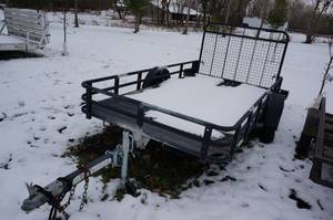 lot 13 image: 5 x 10 Utility Trailer