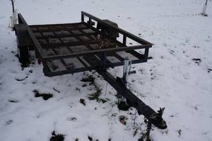 lot 14 image: 4 x 8 Utility Tilting Trailer