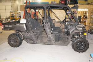 lot 9 image: Can-Am Defender MAX XT HD10 Side by Side Utility Vehicle