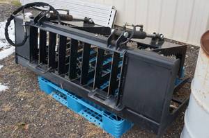 lot 17 image: 6 Hydraulic Brush Grapple