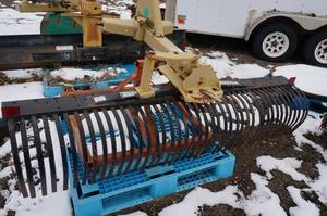lot 21 image: Land Pride LR2584 84 Landscape Rake