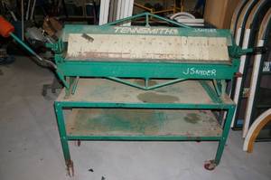 lot 27 image: Tennsmith 48 16 Gauge Box and Pan Hand Brake