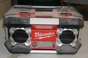 lot 33 image: Milwaukee Jobsite Boombox