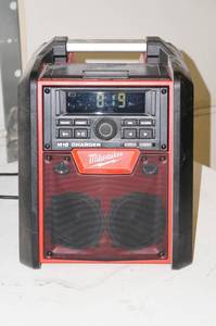 lot 35 image: Milwaukee Worksite Radio - Bluetooth